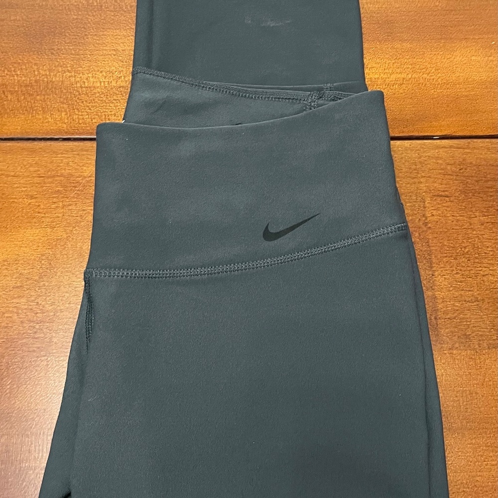 Nike Dri-Fit workout leggings/ capri